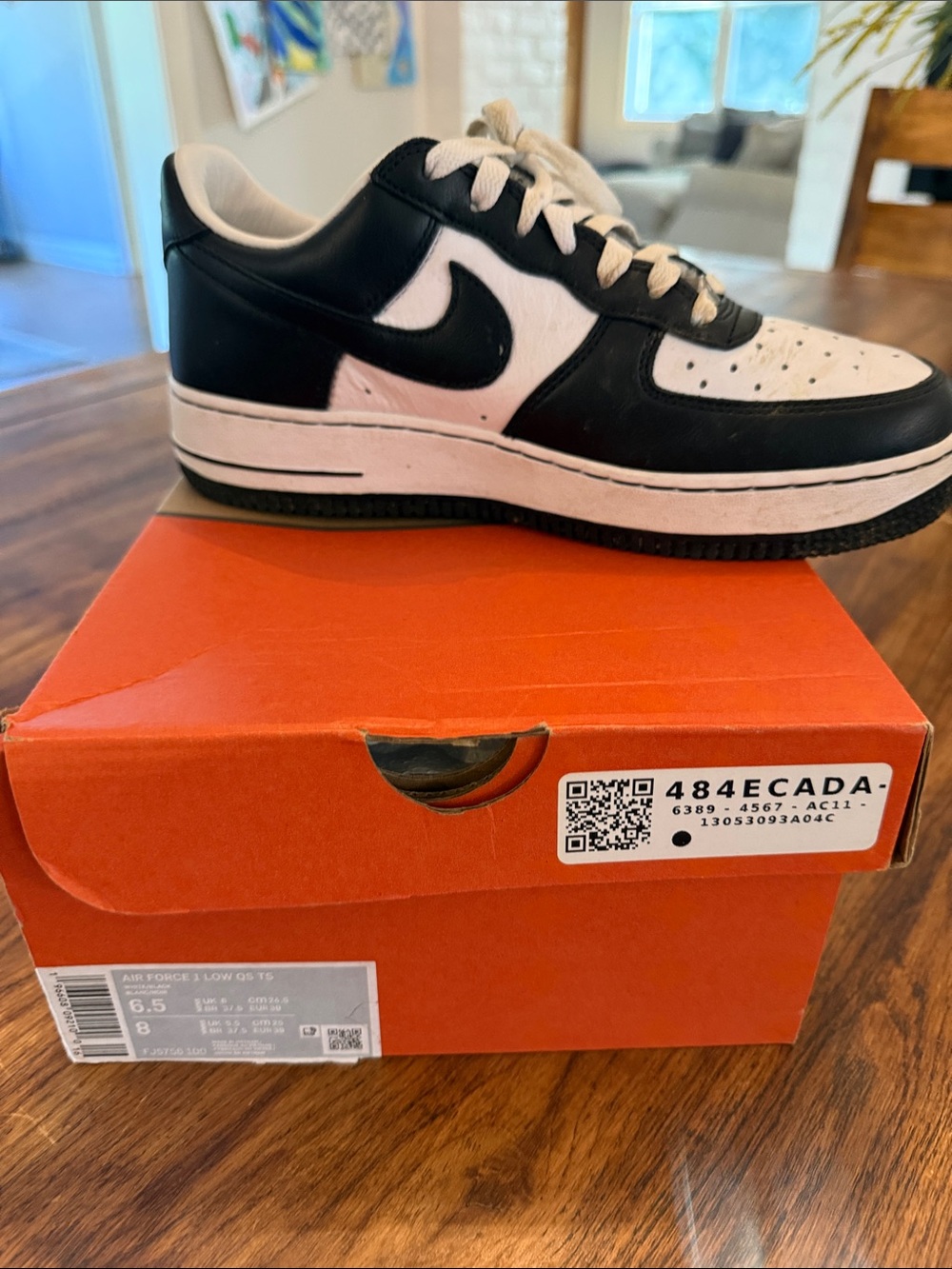 Nike Men’s Black and White Low-Top Leather Sneakers